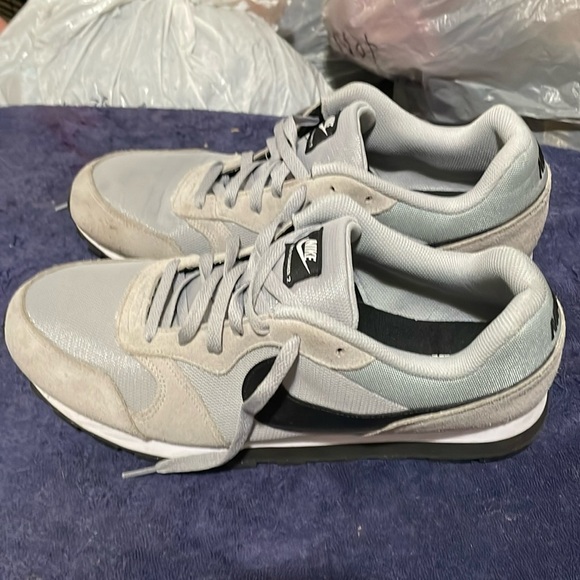 Nike MD runner 2 men’s 13 wolf grey 749794-002 - Picture 3 of 10